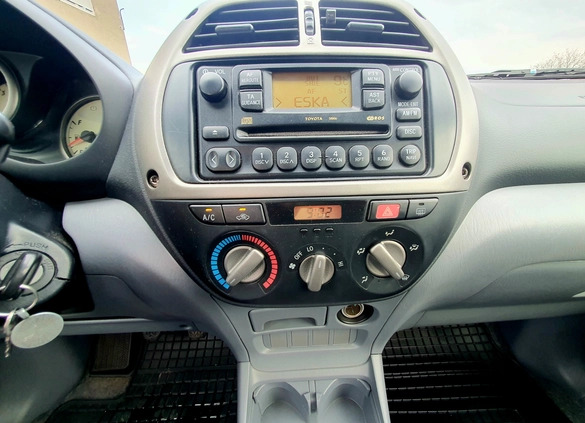 Toyota RAV4 cena 30500 przebieg: 122645, rok produkcji 2003 z Grudziądz małe 301